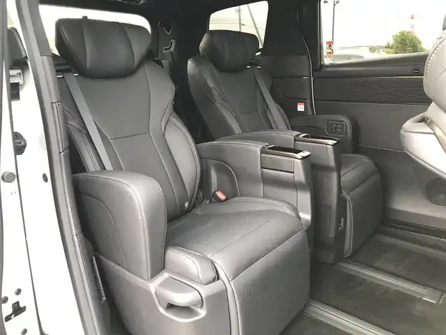 トヨタ アルファード Z 鳥取県 2024(令6)年 2.6万km プラチナホワイトパールマイカ ４・W・D/ワンオーナー/純正14インチコネクティッドナビ/フルセグ/BT/Miracast/パノラミックビューモニターモニター/ETC2.0・前後ドライブレコーダー/左右独立ムーンルーフ/トヨタセーフティセンス/ブラインドスポットモニター/ヘッドアップディスプレイ/ユニバーサルステップ/両側パワースライドドア/パワーバックドア/デジタルインナーミラー/タイプC接続　　/合皮レザーシート/前席パワーシート/運転席メモリーシート/前後席シートヒーター/エアシート/三眼LEDヘットライト/純正18インチアルミホイール/プッシュエンジンスタート/スペアキー