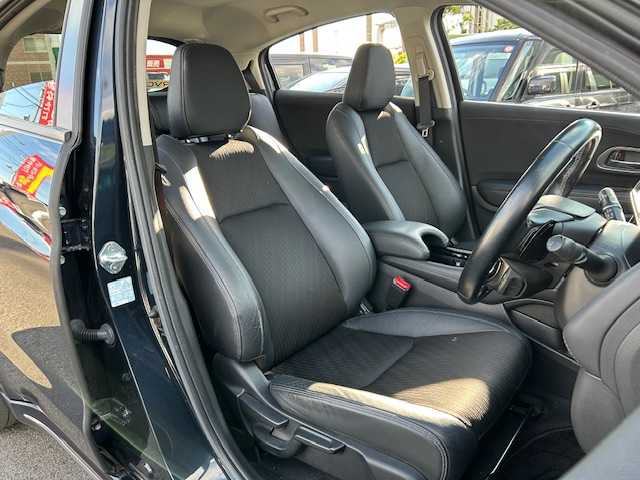 ホンダ ヴェゼル ハイブリッド Z ホンダセンシング 静岡県 2018(平30)年 8.9万km ミッドナイトブルービームM 純正8インチナビ[VXM-187VFEi]/（フルセグTV/ＣＤ/ＤＶＤ/Ｂｌｕｅｔｏｏｔｈ/AppleCarPlay）/ホンダセンシング/・衝突被害軽減ブレーキ/・車線逸脱警報機能/・アダプティブクルーズコントロール/バックカメラ/純正前後ドライブレコーダー/ビルトインＥＴＣ/ハーフレザーシート/シートヒーター/ステアリングスイッチ/LEDヘッドライト/純正アルミホイール/スマートキー×２/保証書/取扱説明書