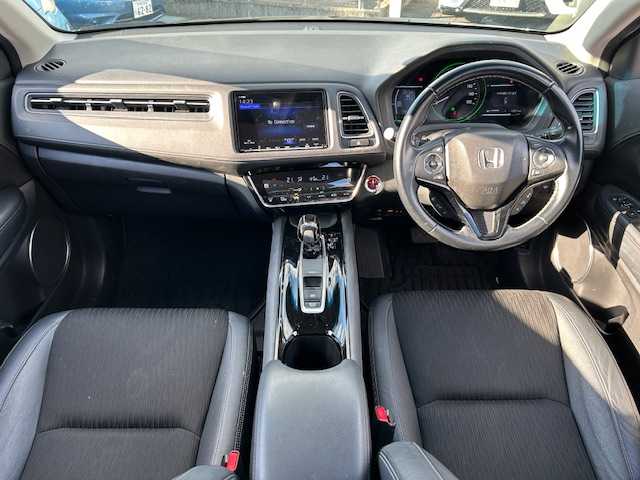 ホンダ ヴェゼル ハイブリッド Z ホンダセンシング 静岡県 2018(平30)年 8.9万km ミッドナイトブルービームM 純正8インチナビ[VXM-187VFEi]/（フルセグTV/ＣＤ/ＤＶＤ/Ｂｌｕｅｔｏｏｔｈ/AppleCarPlay）/ホンダセンシング/・衝突被害軽減ブレーキ/・車線逸脱警報機能/・アダプティブクルーズコントロール/バックカメラ/純正前後ドライブレコーダー/ビルトインＥＴＣ/ハーフレザーシート/シートヒーター/ステアリングスイッチ/LEDヘッドライト/純正アルミホイール/スマートキー×２/保証書/取扱説明書