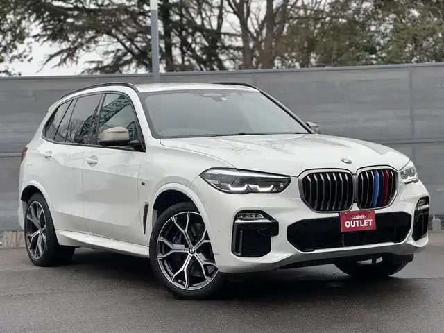 ＢＭＷ Ｘ５ M50i 三重県 2020(令2)年 2.2万km 白 パーキングアシストプラス/ドライビングアシストプロフェッショナル/アイドリングストップ/ライブコックピット/・12.3インチワイドコントロールディスプレイ/・12.3インチマルチディスプレイメーター/・HDDナビゲーション/・地デジTV/・Bluetooth/・HiFiサラウンドスピーカーシステム(10スピーカー)/黒レザーシート/・シートヒーター /・パワーシート/ヘッドアップディスプレイ/ユピテル前後ドライブレコーダー/置くだけ充電/純正21インチアルミホイール/アダプティブLEDヘッドランプ/LEDフォグライト/プッシュエンジンスタート/スマートキー×2/新車時保証書/取扱説明書