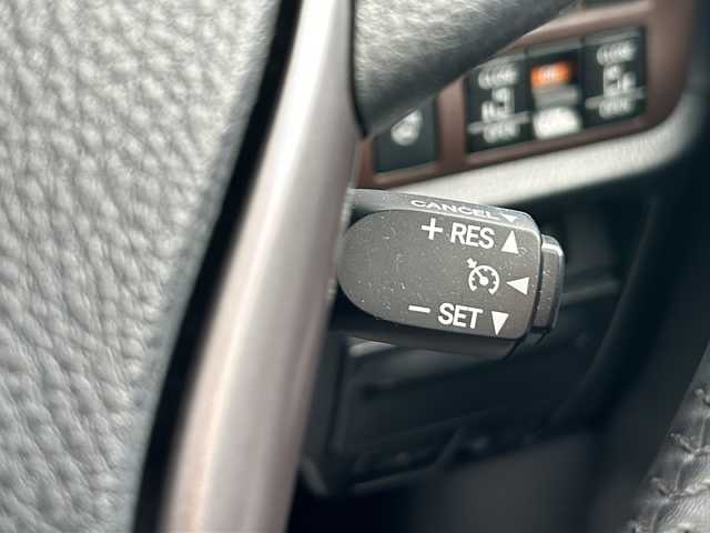 トヨタ エスクァイア ハイブリッド Gi プレミアムパッケージ 岡山県 2019(令1)年 7.6万km ホワイトパールクリスタルシャイン 登録時走行距離75234km/ALPINE１１インチナビ/フルセグTV(AM/FM/CD/DVD/Bluetooth)/バックカメラ/両側パワースライドドア/ドライブレコーダー/レーダー探知機/ビルトインETC/トヨタセーフティセンス/・クルーズコントロール/・オートマチックハイビーム/・プリクラッシュセーフティ/・レーンディバーチャーアラート/D/N席シートヒーター/ステアリングヒーター/１５インチ純正AW/フロアマット