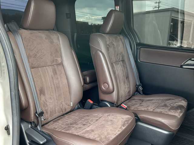 トヨタ エスクァイア ハイブリッド Gi プレミアムパッケージ 岡山県 2019(令1)年 7.6万km ホワイトパールクリスタルシャイン 登録時走行距離75234km/ALPINE１１インチナビ/フルセグTV(AM/FM/CD/DVD/Bluetooth)/バックカメラ/両側パワースライドドア/ドライブレコーダー/レーダー探知機/ビルトインETC/トヨタセーフティセンス/・クルーズコントロール/・オートマチックハイビーム/・プリクラッシュセーフティ/・レーンディバーチャーアラート/D/N席シートヒーター/ステアリングヒーター/１５インチ純正AW/フロアマット