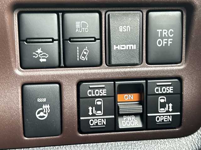 トヨタ エスクァイア ハイブリッド Gi プレミアムパッケージ 岡山県 2019(令1)年 7.6万km ホワイトパールクリスタルシャイン 登録時走行距離75234km/ALPINE１１インチナビ/フルセグTV(AM/FM/CD/DVD/Bluetooth)/バックカメラ/両側パワースライドドア/ドライブレコーダー/レーダー探知機/ビルトインETC/トヨタセーフティセンス/・クルーズコントロール/・オートマチックハイビーム/・プリクラッシュセーフティ/・レーンディバーチャーアラート/D/N席シートヒーター/ステアリングヒーター/１５インチ純正AW/フロアマット