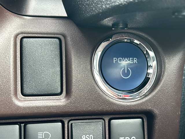 トヨタ エスクァイア ハイブリッド Gi プレミアムパッケージ 岡山県 2019(令1)年 7.6万km ホワイトパールクリスタルシャイン 登録時走行距離75234km/ALPINE１１インチナビ/フルセグTV(AM/FM/CD/DVD/Bluetooth)/バックカメラ/両側パワースライドドア/ドライブレコーダー/レーダー探知機/ビルトインETC/トヨタセーフティセンス/・クルーズコントロール/・オートマチックハイビーム/・プリクラッシュセーフティ/・レーンディバーチャーアラート/D/N席シートヒーター/ステアリングヒーター/１５インチ純正AW/フロアマット