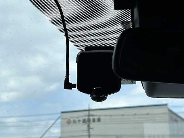 トヨタ エスクァイア ハイブリッド Gi プレミアムパッケージ 岡山県 2019(令1)年 7.6万km ホワイトパールクリスタルシャイン 登録時走行距離75234km/ALPINE１１インチナビ/フルセグTV(AM/FM/CD/DVD/Bluetooth)/バックカメラ/両側パワースライドドア/ドライブレコーダー/レーダー探知機/ビルトインETC/トヨタセーフティセンス/・クルーズコントロール/・オートマチックハイビーム/・プリクラッシュセーフティ/・レーンディバーチャーアラート/D/N席シートヒーター/ステアリングヒーター/１５インチ純正AW/フロアマット