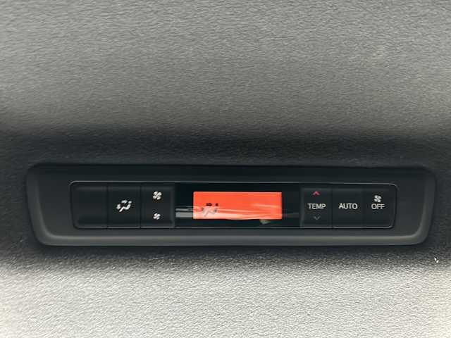 トヨタ エスクァイア ハイブリッド Gi プレミアムパッケージ 岡山県 2019(令1)年 7.6万km ホワイトパールクリスタルシャイン 登録時走行距離75234km/ALPINE１１インチナビ/フルセグTV(AM/FM/CD/DVD/Bluetooth)/バックカメラ/両側パワースライドドア/ドライブレコーダー/レーダー探知機/ビルトインETC/トヨタセーフティセンス/・クルーズコントロール/・オートマチックハイビーム/・プリクラッシュセーフティ/・レーンディバーチャーアラート/D/N席シートヒーター/ステアリングヒーター/１５インチ純正AW/フロアマット