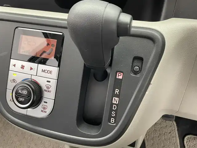 トヨタ パッソ X Lパッケージ 滋賀県 2022(令4)年 2.3万km キナコメタリック 禁煙車/純正ナビ/（Cd/SD/AUX/Bluetooth/フルセグTV）/バックカメラ/前方ドライブレコーダー/ビルトインETC/衝突被害軽減システム/クリアランスソナー/LEDヘッドライト/オートヘッドライト/オートマチックハイビーム/ステアリングリモコン/シートリフター/純正フロアマット/オートリトラーミラー/アイドリングストップ/スマートキー
