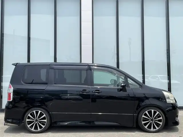 トヨタ ノア Si 大阪府 2009(平21)年 7.4万km ブラック 純正ナビ/   フルセグTV/CD/DVD/Bluetooth/USB/100V電源/バックモニター/９インチ後席モニター/コーナーセンサー/横滑り防止装置/柿本マフラー/BEO resolutionアルミホイール/両側パワースライドドア/ステアリングスイッチ/純正フロアマット/プッシュスタート/スマートキー/ＥＴＣ