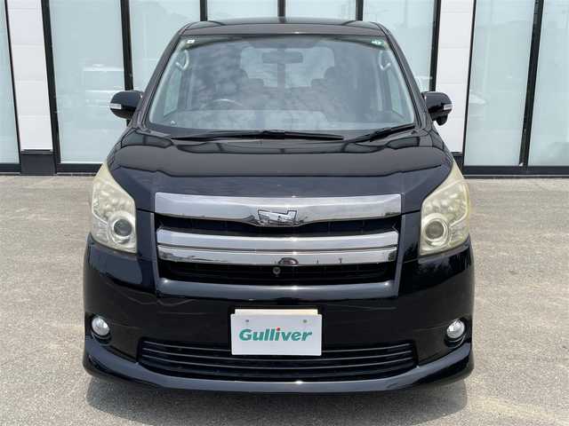トヨタ ノア Si 大阪府 2009(平21)年 7.4万km ブラック 純正ナビ/   フルセグTV/CD/DVD/Bluetooth/USB/100V電源/バックモニター/９インチ後席モニター/コーナーセンサー/横滑り防止装置/柿本マフラー/BEO resolutionアルミホイール/両側パワースライドドア/ステアリングスイッチ/純正フロアマット/プッシュスタート/スマートキー/ＥＴＣ