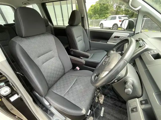 トヨタ ノア Si 大阪府 2009(平21)年 7.4万km ブラック 純正ナビ/   フルセグTV/CD/DVD/Bluetooth/USB/100V電源/バックモニター/９インチ後席モニター/コーナーセンサー/横滑り防止装置/柿本マフラー/BEO resolutionアルミホイール/両側パワースライドドア/ステアリングスイッチ/純正フロアマット/プッシュスタート/スマートキー/ＥＴＣ
