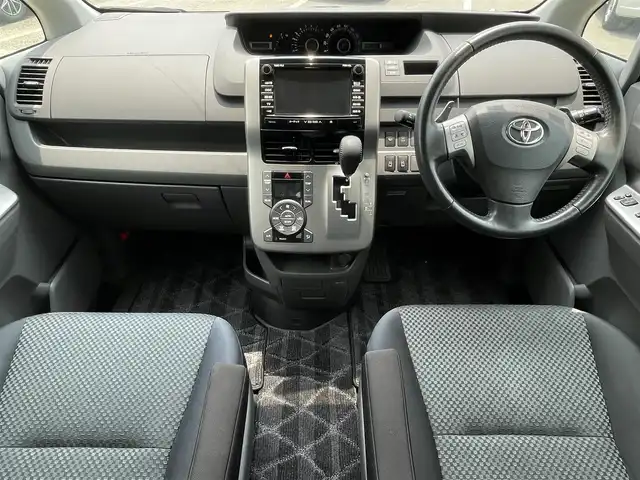 トヨタ ノア Si 大阪府 2009(平21)年 7.4万km ブラック 純正ナビ/   フルセグTV/CD/DVD/Bluetooth/USB/100V電源/バックモニター/９インチ後席モニター/コーナーセンサー/横滑り防止装置/柿本マフラー/BEO resolutionアルミホイール/両側パワースライドドア/ステアリングスイッチ/純正フロアマット/プッシュスタート/スマートキー/ＥＴＣ