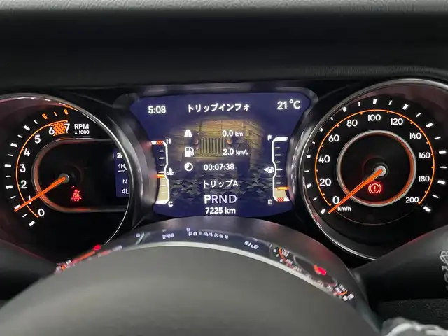 クライスラー・ジープ ジープ ラングラー 東京都 2024(令6)年 0.8万km 白 ワンオーナー/ブラックレザー(JEEP刺繍入り)/純正18インチアルミホイール/サイドステップ/背面タイヤ/E-8AT/セレクトラックフルタイム4WD/シルバー加飾付LEDフロントフォグランプ/プラチナシルバー枠付フロントグリル/サイドステップ/ボディ同色オーバーフェンダー/255/70R18タイヤ/18インチ5本マルチスポークアルミホイール/照明付バニティミラー(D席/N席)/革巻きシフトノブ/パワーシート/アームレスト
