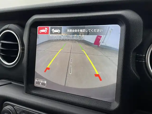 クライスラー・ジープ ジープ ラングラー 東京都 2024(令6)年 0.8万km 白 ワンオーナー/ブラックレザー(JEEP刺繍入り)/純正18インチアルミホイール/サイドステップ/背面タイヤ/E-8AT/セレクトラックフルタイム4WD/シルバー加飾付LEDフロントフォグランプ/プラチナシルバー枠付フロントグリル/サイドステップ/ボディ同色オーバーフェンダー/255/70R18タイヤ/18インチ5本マルチスポークアルミホイール/照明付バニティミラー(D席/N席)/革巻きシフトノブ/パワーシート/アームレスト