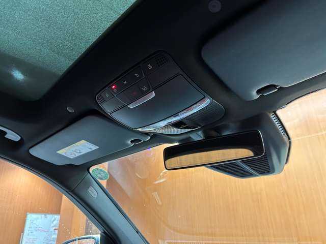 メルセデス・ベンツ ＧＬＣ２２０ d 4マチック AMGライン 千葉県 2020(令2)年 4.9万km ダイヤモンドホワイト レザーエクスクルーシブＰＫＧ　/パノラマＳＲ　/赤黒革シート　/ＡＣＣ　/Ｂｕｒｍｅｓｔｅｒサウンド　/ナビ　/ＴＶ　/３６０°シートヒーター　/電動リアゲート　/オートハイビーム　/衝突軽減Ｂ　/ＢＳＭ　/ＬＫＡ　/ＥＴＣ