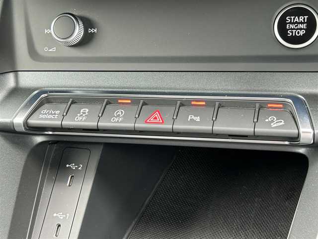 アウディ Ｑ３ SB 35TDIクワトロ Sライン 道東・釧路十勝 2021(令3)年 4.6万km 白 ワンオーナー車/ベーシックパッケージ/　・シートヒーター(前席)/　・パワーシート(前席)/　・オートマチックテールゲート/アシスタンスパッケージ/　・アダプティブクルーズアシスト/　・ハイビームアシスト/バーチャルコックピット/純正メモリナビ/TV/BT/USB/社外ドライブレコーダー(前後)/360°カメラ/パドルシフト/純正19インチAW/LEDヘッドライト/オートライト/リアフォグライト/純正フロアマット/ETC2.0