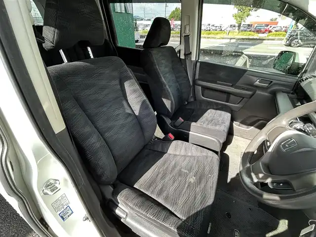 ホンダ ステップワゴン G 埼玉県 2012(平24)年 6.7万km ホワイトオーキッドパール 登録走行距離66580km/ワンセグテレビ/バックカメラ/アイドリングストップ/ドアバイザー/両側スライドドア/ETC/ABS/横滑り防止/ベンチシート/メモリナビ