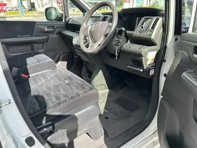 ホンダ ステップワゴン G 埼玉県 2012(平24)年 6.7万km ホワイトオーキッドパール 登録走行距離66580km/ワンセグテレビ/バックカメラ/アイドリングストップ/ドアバイザー/両側スライドドア/ETC/ABS/横滑り防止/ベンチシート/メモリナビ