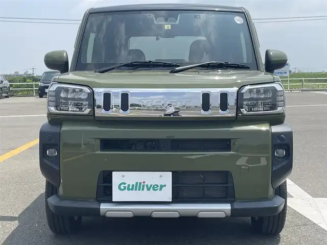 ダイハツ タフト G クロムベンチャー 佐賀県 2022(令4)年 3万km フォレストカーキメタリック スカイフィールトップ/純正SDナビゲーション/・AM/FM/Bluetooth/CD/DVD/フルセグTV/バックカメラ/電動パーキングブレーキ/オートホールド機能/シートヒーター/革巻きステアリング/LEDヘッドライト/・オートマチックハイビーム/純正15インチアルミホイール/前後録画ドライブレコーダー/プッシュスタート/スマートキー/オートエアコン/ETC/新車保証書/取扱説明書/スペアキー1本/スマートアシスト/・衝突警報機能（対車両・対歩行者）/・衝突回避支援ブレーキ機能（対車両・対歩行者）/・誤発進抑制制御機能（前方・後方）/・車線逸脱警報機能/・車線逸脱抑制制御機能/・ふらつき警報機能/・先行車発進お知らせ機能/・標識認識機能
