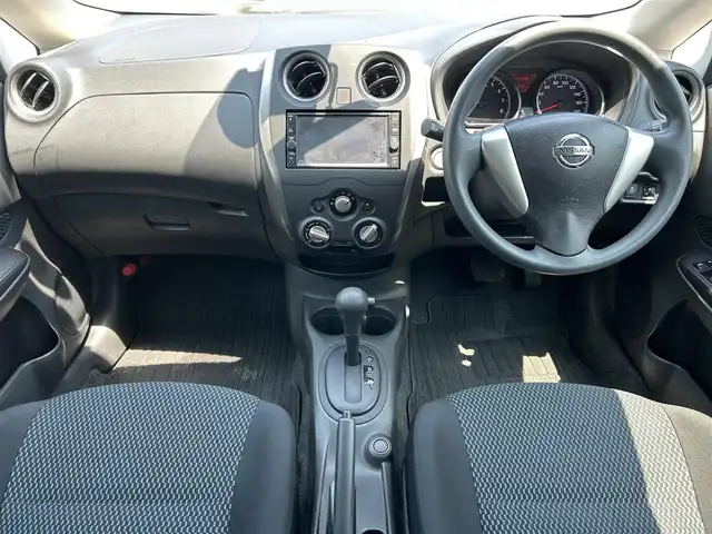 日産 ノート X 静岡県 2016(平28)年 1.6万km ブリリアントホワイトパール 純正ナビ/(AM/FM/CD/BT/iPod/AUX)/フルセグTV/エマージェンシーブレーキ/プッシュスタート/スマートキー/スペアキー×1/純正フロアマット/保証書/取扱説明書