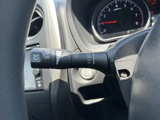 日産 ノート X 静岡県 2016(平28)年 1.6万km ブリリアントホワイトパール 純正ナビ/(AM/FM/CD/BT/iPod/AUX)/フルセグTV/エマージェンシーブレーキ/プッシュスタート/スマートキー/スペアキー×1/純正フロアマット/保証書/取扱説明書