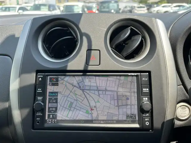 日産 ノート X 静岡県 2016(平28)年 1.6万km ブリリアントホワイトパール 純正ナビ/(AM/FM/CD/BT/iPod/AUX)/フルセグTV/エマージェンシーブレーキ/プッシュスタート/スマートキー/スペアキー×1/純正フロアマット/保証書/取扱説明書