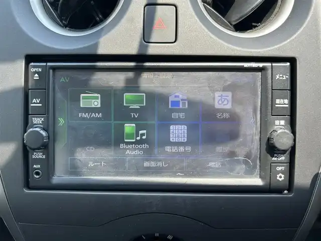 日産 ノート X 静岡県 2016(平28)年 1.6万km ブリリアントホワイトパール 純正ナビ/(AM/FM/CD/BT/iPod/AUX)/フルセグTV/エマージェンシーブレーキ/プッシュスタート/スマートキー/スペアキー×1/純正フロアマット/保証書/取扱説明書
