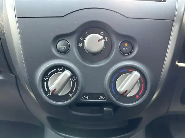 日産 ノート X 静岡県 2016(平28)年 1.6万km ブリリアントホワイトパール 純正ナビ/(AM/FM/CD/BT/iPod/AUX)/フルセグTV/エマージェンシーブレーキ/プッシュスタート/スマートキー/スペアキー×1/純正フロアマット/保証書/取扱説明書