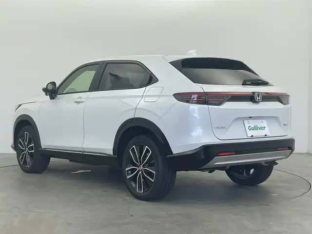 ホンダ ヴェゼル ハイブリッド e:HEV Z 富山県 2025(令7)年 0.1千km プラチナホワイトパール 純正9型ナビ（AM/FM/BT/USB/フルセグ）/バックカメラ/ETC/ハーフレザーシート/シートヒーター/ハンドルヒーター/ブラインドスポットモニター/オートホールド付電子パーキング/衝突被害軽減システム/レーダークルーズコントロール/レーンキープアシスト/コーナーセンサー/横滑り防止装置/アイドリングストップ/純正アルミホイール/オートLEDライト/フォグライト/置くだけ充電/革巻きステアリング/ステアリングスイッチ/スマートキー/スペアキー
