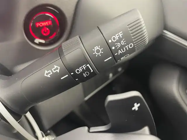ホンダ ヴェゼル ハイブリッド e:HEV Z 富山県 2025(令7)年 0.1千km プラチナホワイトパール 純正9型ナビ（AM/FM/BT/USB/フルセグ）/バックカメラ/ETC/ハーフレザーシート/シートヒーター/ハンドルヒーター/ブラインドスポットモニター/オートホールド付電子パーキング/衝突被害軽減システム/レーダークルーズコントロール/レーンキープアシスト/コーナーセンサー/横滑り防止装置/アイドリングストップ/純正アルミホイール/オートLEDライト/フォグライト/置くだけ充電/革巻きステアリング/ステアリングスイッチ/スマートキー/スペアキー