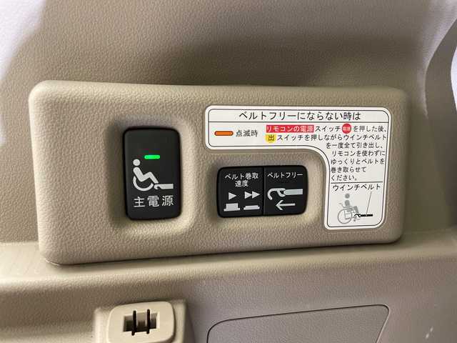 ホンダ Ｎ ＢＯＸ ＋ G Lパッケージ 愛媛県 2017(平29)年 5万km プレミアムホワイトパールⅡ 純正ナビ/ワンセグ／ＣＤ／ＵＳＢ/バックカメラ/ＥＴＣ/片側パワースライドドア/福祉車両/車いす仕様車/スマートキー