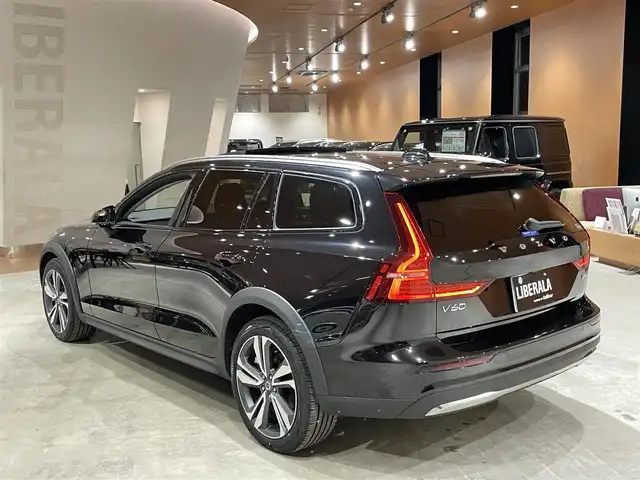 ボルボ ボルボ Ｖ６０ クロスカントリー アルティメット B5 AWD 道央・札幌 2024(令6)年 0.2万km オニキスブラックP メタリックペイント/電動パノラマガラスサンルーフ/Googleナビ/USB/BT/パークアシスト/ワイヤレスチャージング/ヘッドアップディスプレイ/ナッパレザーシート/シートヒーター/シートベンチレーション/ステアリングヒーター/harman/kardonサラウンド/4ゾーンエアコン/パワーテールゲート