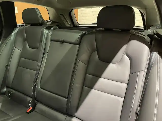ボルボ ボルボ Ｖ６０ クロスカントリー アルティメット B5 AWD 道央・札幌 2024(令6)年 0.2万km オニキスブラックP メタリックペイント/電動パノラマガラスサンルーフ/Googleナビ/USB/BT/パークアシスト/ワイヤレスチャージング/ヘッドアップディスプレイ/ナッパレザーシート/シートヒーター/シートベンチレーション/ステアリングヒーター/harman/kardonサラウンド/4ゾーンエアコン/パワーテールゲート