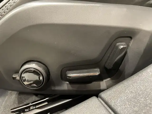 ボルボ ボルボ Ｖ６０ クロスカントリー アルティメット B5 AWD 道央・札幌 2024(令6)年 0.2万km オニキスブラックP メタリックペイント/電動パノラマガラスサンルーフ/Googleナビ/USB/BT/パークアシスト/ワイヤレスチャージング/ヘッドアップディスプレイ/ナッパレザーシート/シートヒーター/シートベンチレーション/ステアリングヒーター/harman/kardonサラウンド/4ゾーンエアコン/パワーテールゲート