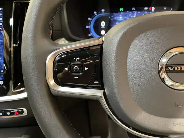 ボルボ ボルボ Ｖ６０ クロスカントリー アルティメット B5 AWD 道央・札幌 2024(令6)年 0.2万km オニキスブラックP メタリックペイント/電動パノラマガラスサンルーフ/Googleナビ/USB/BT/パークアシスト/ワイヤレスチャージング/ヘッドアップディスプレイ/ナッパレザーシート/シートヒーター/シートベンチレーション/ステアリングヒーター/harman/kardonサラウンド/4ゾーンエアコン/パワーテールゲート