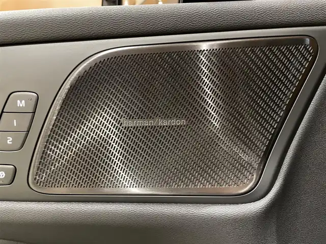 ボルボ ボルボ Ｖ６０ クロスカントリー アルティメット B5 AWD 道央・札幌 2024(令6)年 0.2万km オニキスブラックP メタリックペイント/電動パノラマガラスサンルーフ/Googleナビ/USB/BT/パークアシスト/ワイヤレスチャージング/ヘッドアップディスプレイ/ナッパレザーシート/シートヒーター/シートベンチレーション/ステアリングヒーター/harman/kardonサラウンド/4ゾーンエアコン/パワーテールゲート