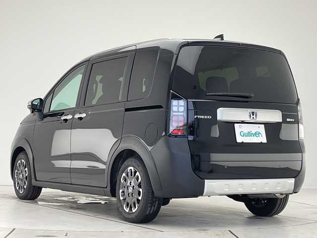 ホンダ フリード ハイブリット e:HEV クロスター 愛知県 2025(令7)年 0.1千km クリスタルブラックパール 登録済未使用車/純正9型ディズプレイオーディオナビ/両側パワースライドドア/レーダークルーズコントロール/シートヒーター/バックカメラ/コーナーセンサー/純正アルミホイール/ルーフレール/ブラインドスポットモニター/LEDヘッドライト/レーンキープアシスト/オートマチックハイビーム/衝突軽減システム/フルセグ/Bluetooth/ステアリングスイッチ/スマートキー/プッシュスタート