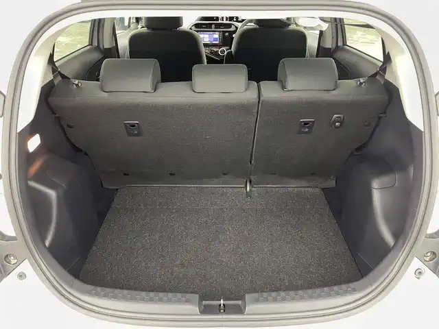 トヨタ アクア 福島県 2018(平30)年 2.1万km シルバーM ワンオーナー　/トヨタセーフティーセンス　/・PCS/・車線逸脱警報/・オートハイビーム/純正メモリナビゲーション　/ＥＴＣ　/バックカメラ　/革巻きステアリング　/・チルトステアリング　/プッシュスタート　/・スマートキー　/・スペアキー　/ＬＥＤライト　/・オートライト/・フォグライト/取扱説明書/・保証書/純正フロアマット/・ドアバイザー