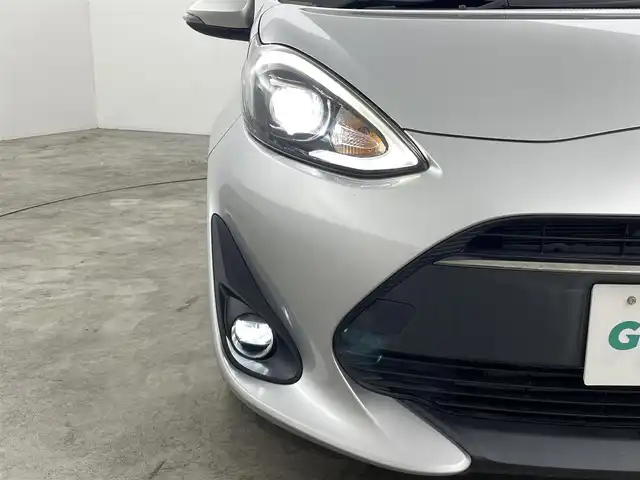 トヨタ アクア 福島県 2018(平30)年 2.1万km シルバーM ワンオーナー　/トヨタセーフティーセンス　/・PCS/・車線逸脱警報/・オートハイビーム/純正メモリナビゲーション　/ＥＴＣ　/バックカメラ　/革巻きステアリング　/・チルトステアリング　/プッシュスタート　/・スマートキー　/・スペアキー　/ＬＥＤライト　/・オートライト/・フォグライト/取扱説明書/・保証書/純正フロアマット/・ドアバイザー
