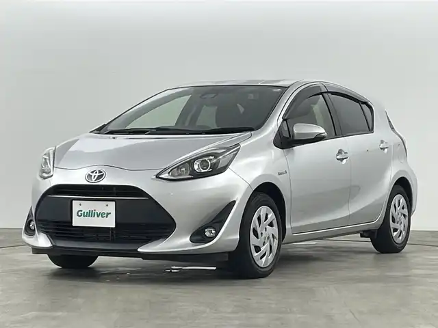 トヨタ アクア 福島県 2018(平30)年 2.1万km シルバーM ワンオーナー　/トヨタセーフティーセンス　/・PCS/・車線逸脱警報/・オートハイビーム/純正メモリナビゲーション　/ＥＴＣ　/バックカメラ　/革巻きステアリング　/・チルトステアリング　/プッシュスタート　/・スマートキー　/・スペアキー　/ＬＥＤライト　/・オートライト/・フォグライト/取扱説明書/・保証書/純正フロアマット/・ドアバイザー