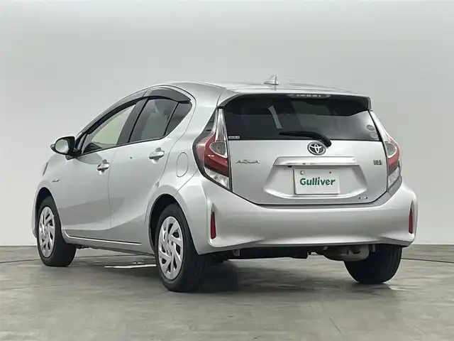 トヨタ アクア 福島県 2018(平30)年 2.1万km シルバーM ワンオーナー　/トヨタセーフティーセンス　/・PCS/・車線逸脱警報/・オートハイビーム/純正メモリナビゲーション　/ＥＴＣ　/バックカメラ　/革巻きステアリング　/・チルトステアリング　/プッシュスタート　/・スマートキー　/・スペアキー　/ＬＥＤライト　/・オートライト/・フォグライト/取扱説明書/・保証書/純正フロアマット/・ドアバイザー