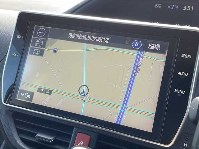 トヨタ ノア G 徳島県 2017(平29)年 11万km ブラック 純正10型ナビ　NSZN-Z66T/（ラジオ/DISC/SD/BT/フルセグ）/12.1型フリップダウンモニター　V12T-R66C/バックカメラ/ビルトインETC/クルーズコントロール/アイドリングストップ/純正15インチアルミホイール/LEDヘッドライト/純正ドアバイザー/フォグライト/両側電動スライドドア/純正フロアマット/スペアキー/ECO MODE/取扱説明書