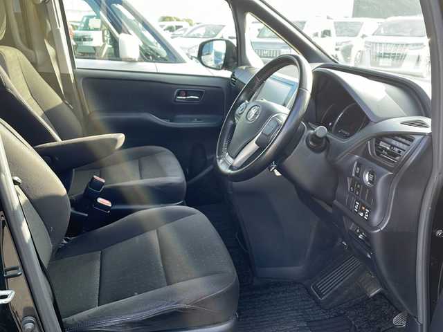 トヨタ ノア G 徳島県 2017(平29)年 11万km ブラック 純正10型ナビ　NSZN-Z66T/（ラジオ/DISC/SD/BT/フルセグ）/12.1型フリップダウンモニター　V12T-R66C/バックカメラ/ビルトインETC/クルーズコントロール/アイドリングストップ/純正15インチアルミホイール/LEDヘッドライト/純正ドアバイザー/フォグライト/両側電動スライドドア/純正フロアマット/スペアキー/ECO MODE/取扱説明書