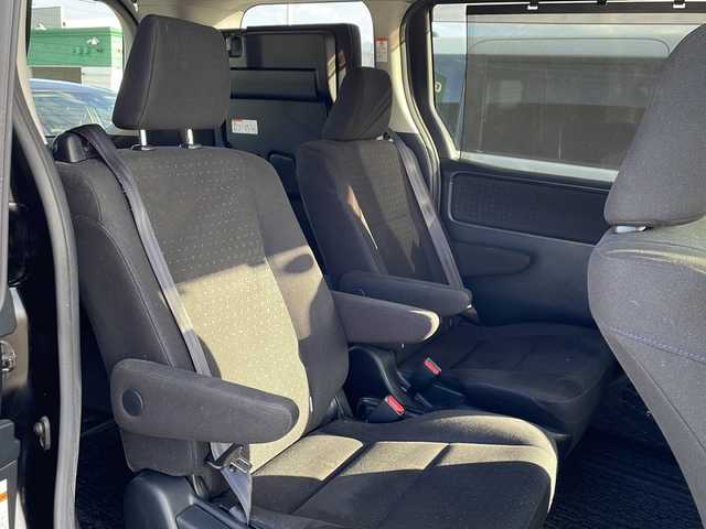 トヨタ ノア G 徳島県 2017(平29)年 11万km ブラック 純正10型ナビ　NSZN-Z66T/（ラジオ/DISC/SD/BT/フルセグ）/12.1型フリップダウンモニター　V12T-R66C/バックカメラ/ビルトインETC/クルーズコントロール/アイドリングストップ/純正15インチアルミホイール/LEDヘッドライト/純正ドアバイザー/フォグライト/両側電動スライドドア/純正フロアマット/スペアキー/ECO MODE/取扱説明書