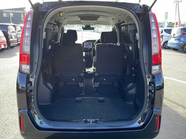 トヨタ ノア G 徳島県 2017(平29)年 11万km ブラック 純正10型ナビ　NSZN-Z66T/（ラジオ/DISC/SD/BT/フルセグ）/12.1型フリップダウンモニター　V12T-R66C/バックカメラ/ビルトインETC/クルーズコントロール/アイドリングストップ/純正15インチアルミホイール/LEDヘッドライト/純正ドアバイザー/フォグライト/両側電動スライドドア/純正フロアマット/スペアキー/ECO MODE/取扱説明書