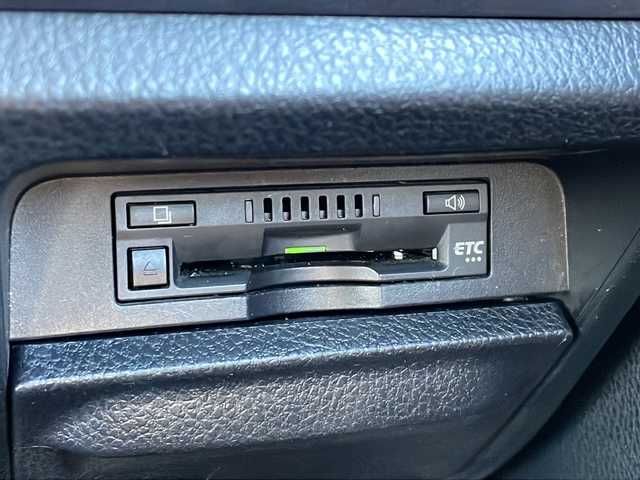 トヨタ ノア G 徳島県 2017(平29)年 11万km ブラック 純正10型ナビ　NSZN-Z66T/（ラジオ/DISC/SD/BT/フルセグ）/12.1型フリップダウンモニター　V12T-R66C/バックカメラ/ビルトインETC/クルーズコントロール/アイドリングストップ/純正15インチアルミホイール/LEDヘッドライト/純正ドアバイザー/フォグライト/両側電動スライドドア/純正フロアマット/スペアキー/ECO MODE/取扱説明書