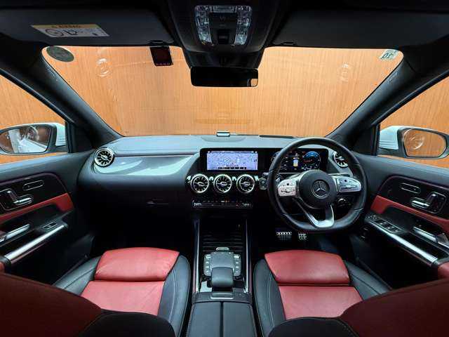 メルセデス・ベンツ ＧＬＡ２００ｄ 4マチック AMGライン 千葉県 2020(令2)年 5.4万km デジタルホワイト ＡＭＧレザーエクスクルーシブＰＫＧ　/アドバンスドＰＫＧ　/パノラマＳＲ　/赤黒レザーシート　/ＡＣＣ　/ナビ　/ＴＶ　/３６０°ＨＵＤ　/アンビエントライト　/シートＨ　/電動リアゲート　/レーダーセーフティＰＫＧ