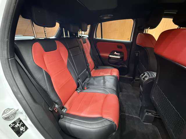 メルセデス・ベンツ ＧＬＡ２００ｄ 4マチック AMGライン 千葉県 2020(令2)年 5.4万km デジタルホワイト ＡＭＧレザーエクスクルーシブＰＫＧ　/アドバンスドＰＫＧ　/パノラマＳＲ　/赤黒レザーシート　/ＡＣＣ　/ナビ　/ＴＶ　/３６０°ＨＵＤ　/アンビエントライト　/シートＨ　/電動リアゲート　/レーダーセーフティＰＫＧ
