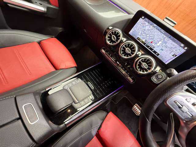 メルセデス・ベンツ ＧＬＡ２００ｄ 4マチック AMGライン 千葉県 2020(令2)年 5.4万km デジタルホワイト ＡＭＧレザーエクスクルーシブＰＫＧ　/アドバンスドＰＫＧ　/パノラマＳＲ　/赤黒レザーシート　/ＡＣＣ　/ナビ　/ＴＶ　/３６０°ＨＵＤ　/アンビエントライト　/シートＨ　/電動リアゲート　/レーダーセーフティＰＫＧ
