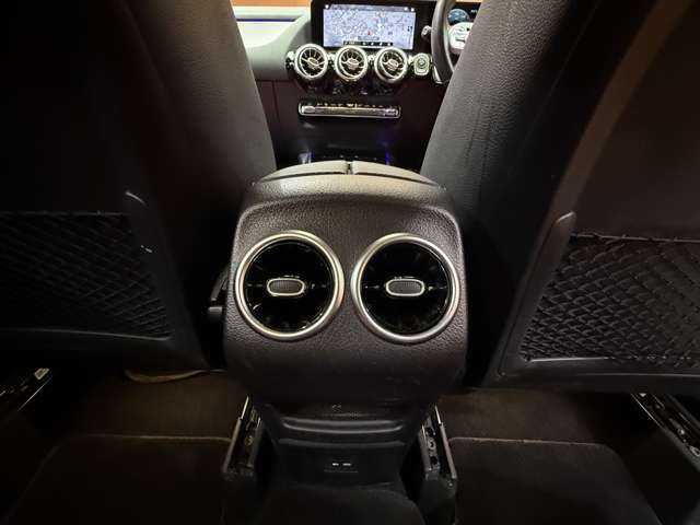 メルセデス・ベンツ ＧＬＡ２００ｄ 4マチック AMGライン 千葉県 2020(令2)年 5.4万km デジタルホワイト ＡＭＧレザーエクスクルーシブＰＫＧ　/アドバンスドＰＫＧ　/パノラマＳＲ　/赤黒レザーシート　/ＡＣＣ　/ナビ　/ＴＶ　/３６０°ＨＵＤ　/アンビエントライト　/シートＨ　/電動リアゲート　/レーダーセーフティＰＫＧ