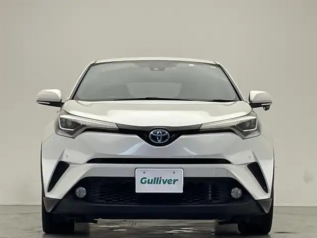 トヨタ Ｃ－ＨＲ G 滋賀県 2017(平29)年 7.4万km ホワイトパールクリスタルシャイン 純正7インチナビ/【Bluetooth/CD/DVD/フルセグTV】/バックカメラ/レーダークルーズコントロール/プリクラッシュセーフティ/レーンディパーチャーアラート/ブラインドスポットモニター/LEDヘッドライト/オートマチックハイビーム/クリアランスソナー/ビルトインETC/前方ドライブレコーダー/電動パーキングブレーキ/オートブレーキホールド/ハーフレザーシート/D/Nシートヒーター/純正フロアマット/ドアバイザー/プッシュスタート/スマートキー/ステアリングリモコン